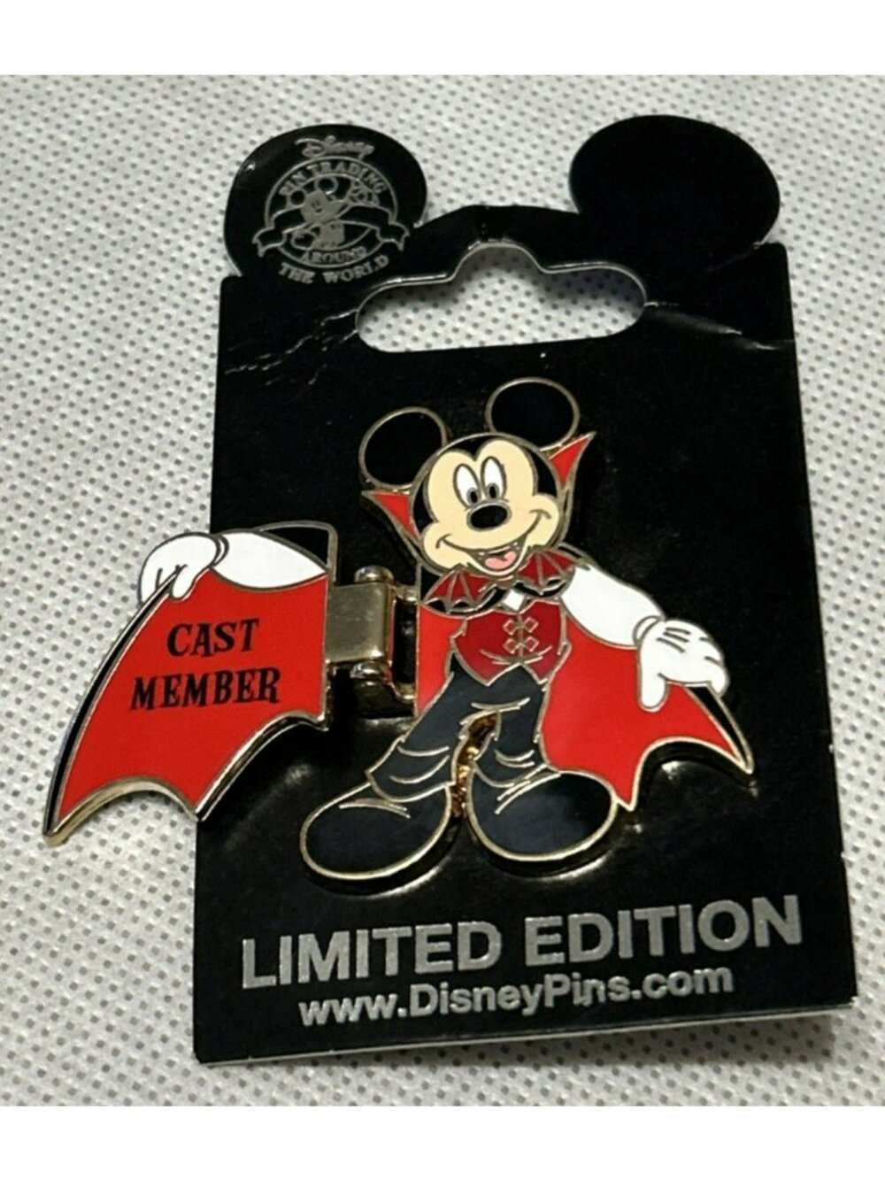 Disney Pin 87170 Cast Exclusive Mickey Mouse Vampire Halloween 2011 LE 1750 - Picture 3 of 4